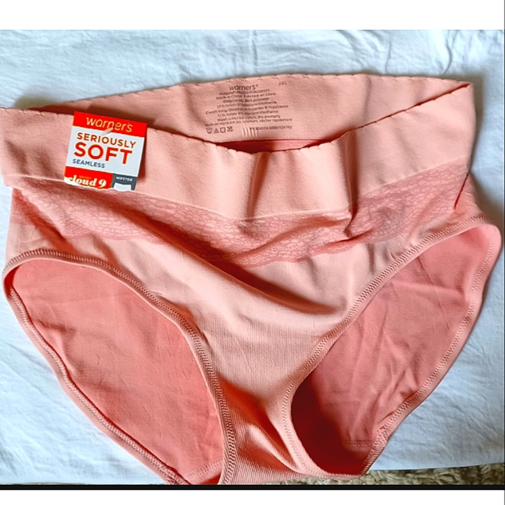 NWT* SERIOUSLY SOFT SEAMLESS HIPSTER PANTIES!$12 A PAIR)..